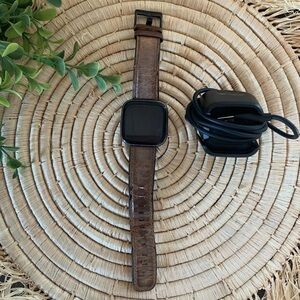FITBIT‎ Versa 2 Smartwatch With Leather Band and Charger